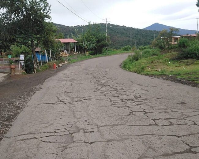 Arranca SCOP obras de rehabilitación en camino de Paracho