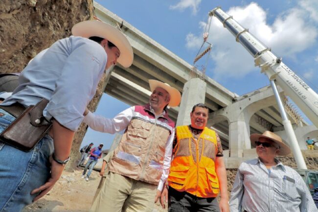 Supervisa gobernador construcción del Distribuidor Vial salida a Mil Cumbres, pide acelerar la obra.