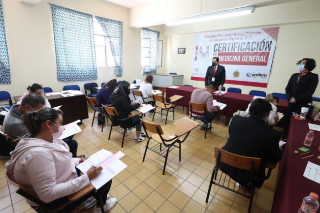 Realizan 15 médicos generales de Michoacán, examen de certificación en medicina general