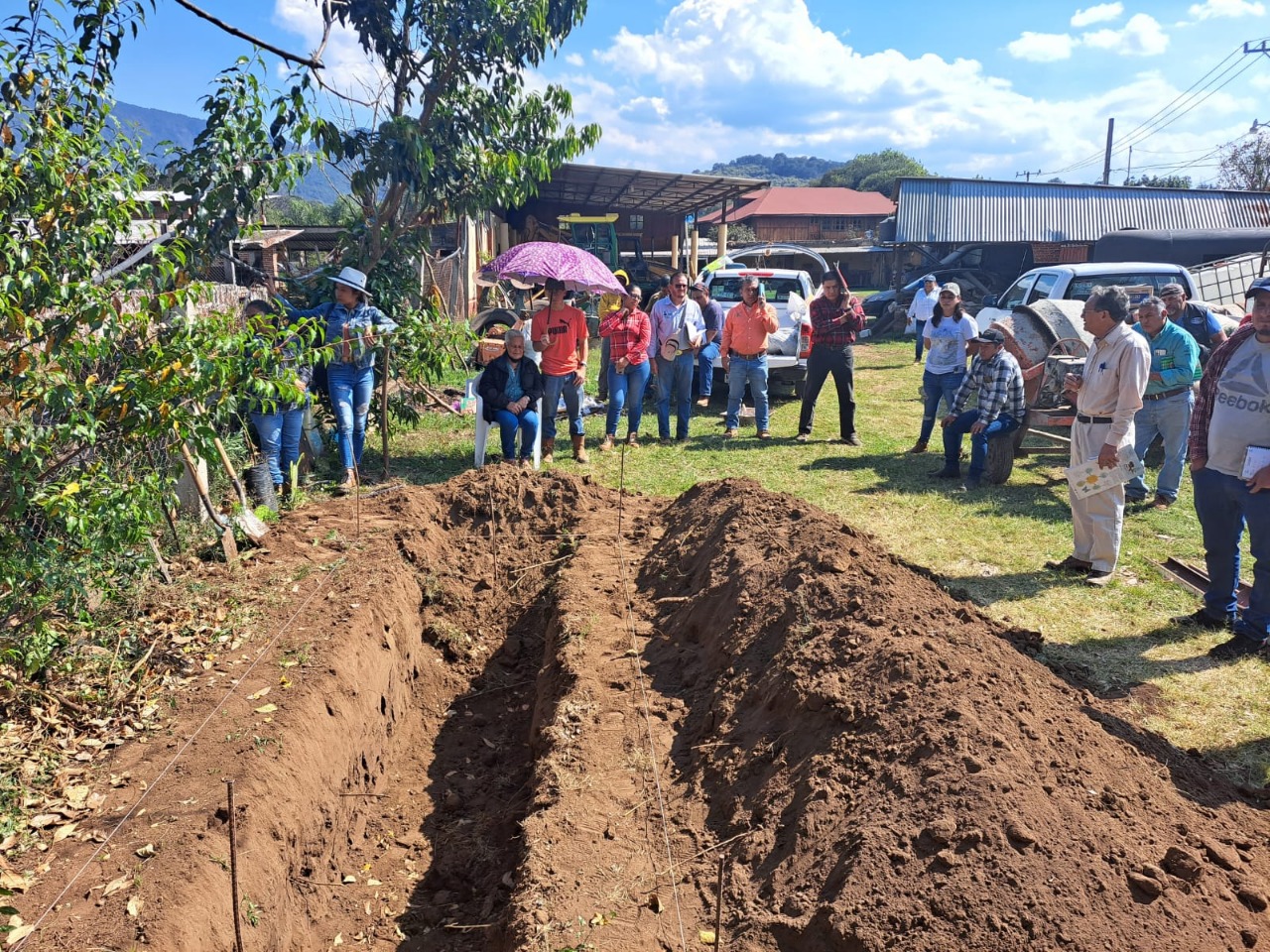 Capacitación para la construcción de biodigestores en Tingüindín