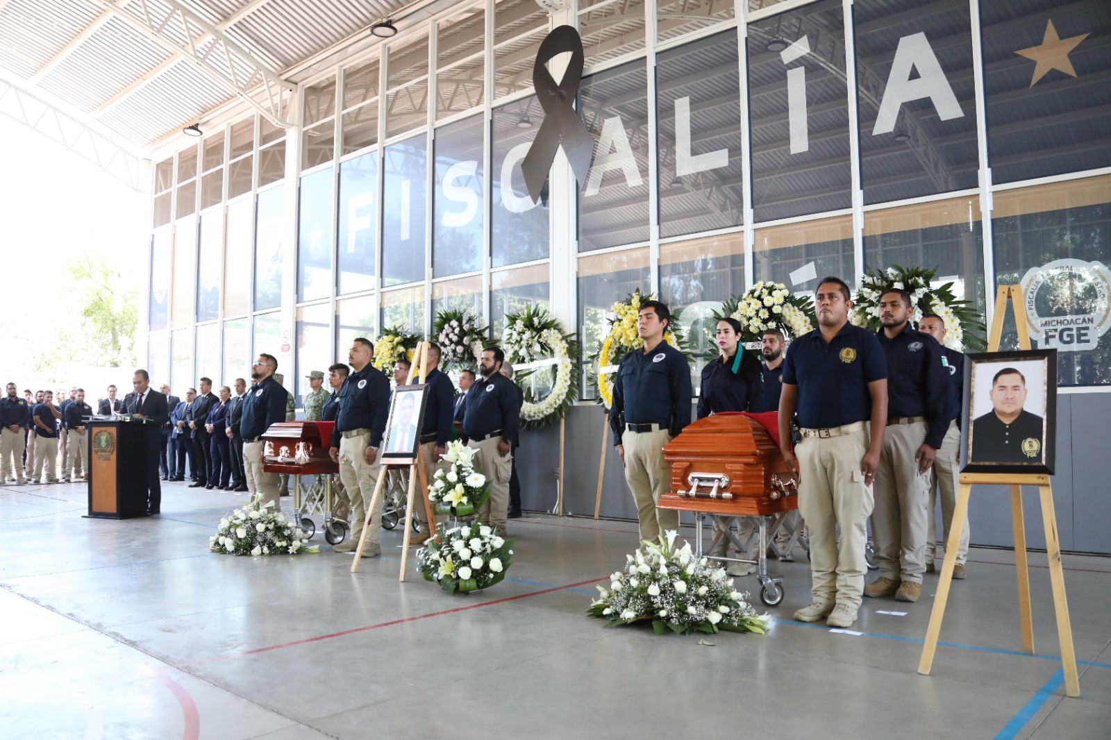 Homenaje luctuoso a policías de investigación fallecidos en cumplimiento de su deber