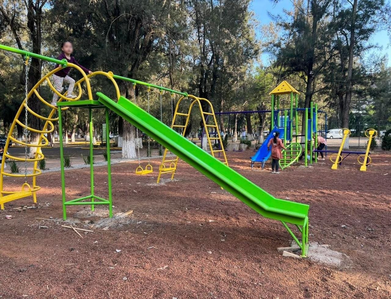 Nuevos juegos infantiles en jardín del Planetario