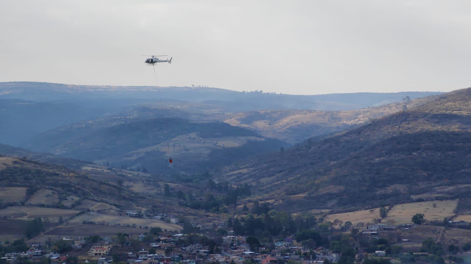 SSP despliega acciones para sofocar incendios en el cerro del Quinceo