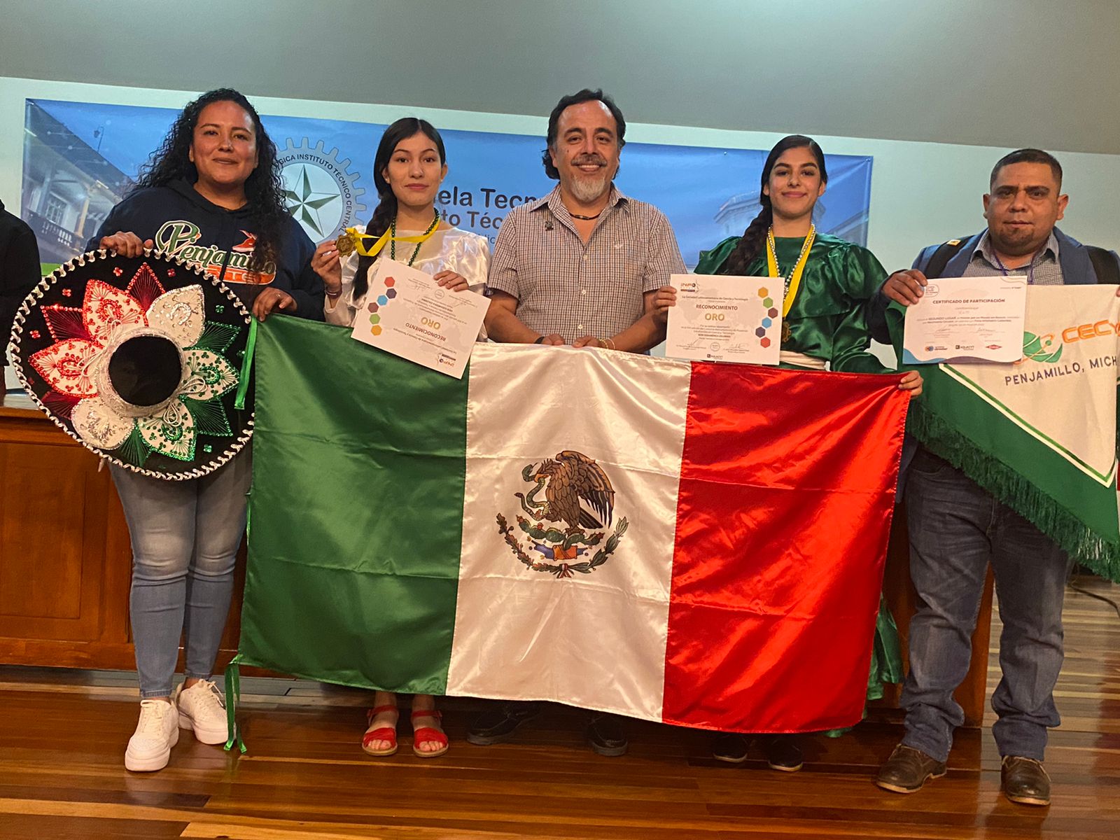 Michoacanas  ganan oro en concurso latinoamericano de ciencia