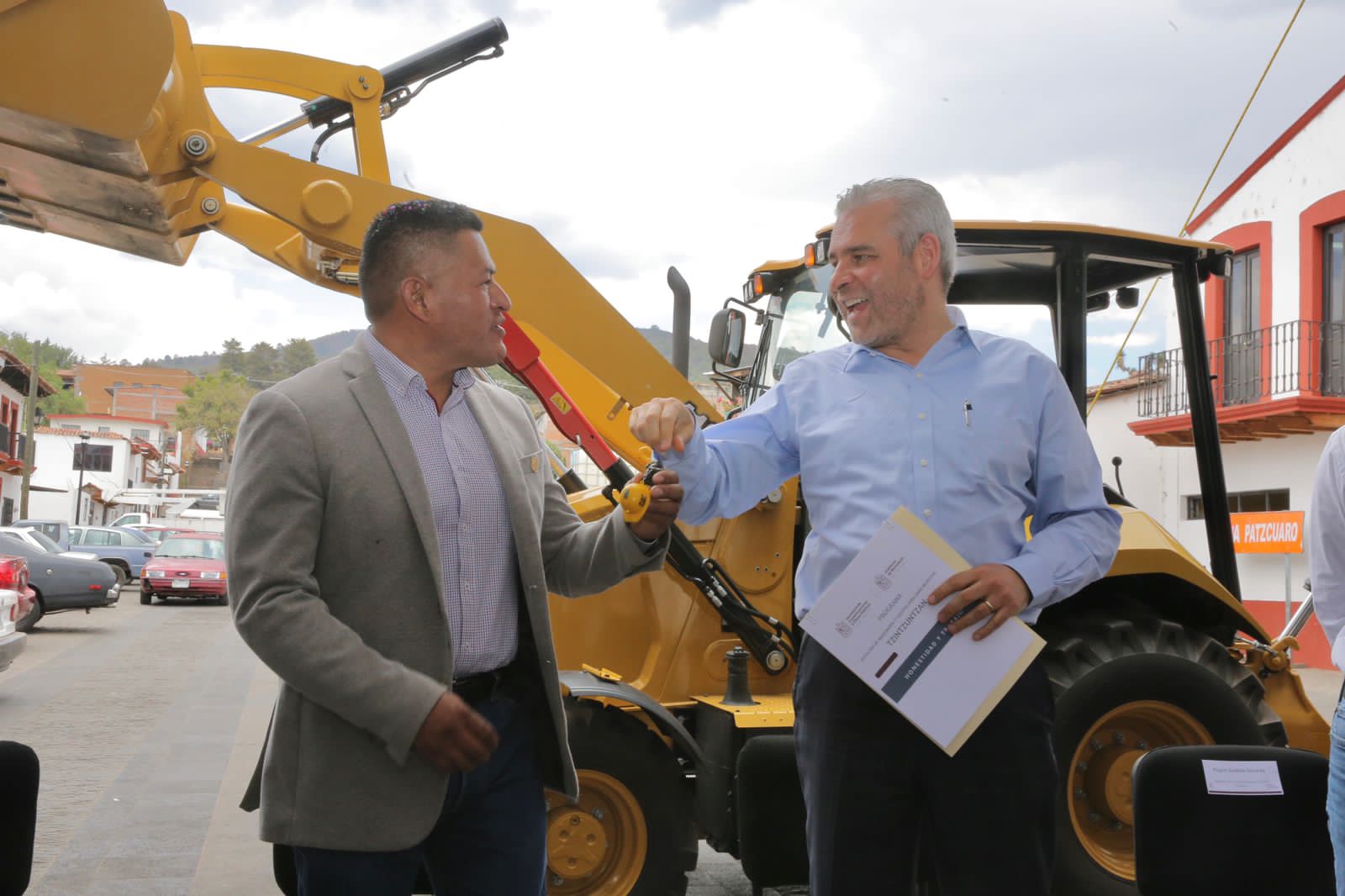 Seguiremos apoyando el desarrollo de los municipios: Ramírez Bedolla Seguiremos apoyando el desarrollo de los municipios: Ramírez Bedolla