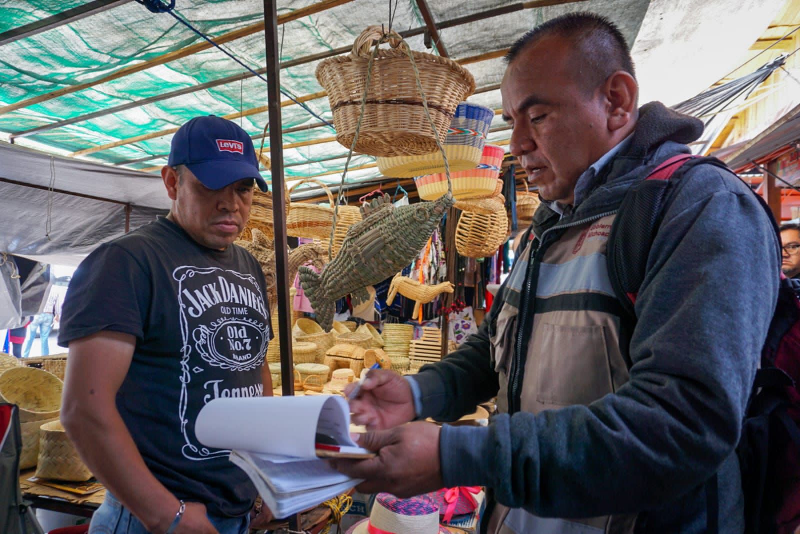 Realiza Segob censo de comerciantes en el mercado de Pátzcuaro Realiza Segob censo de comerciantes en el mercado de Pátzcuaro