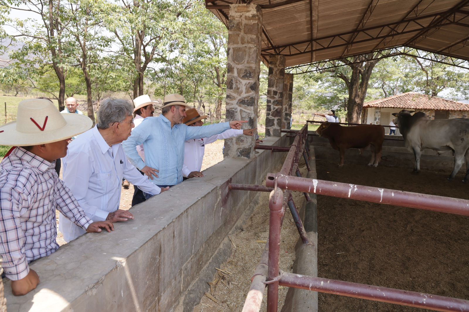 ARB y CCS visitan rancho ganadero de Tipítaro