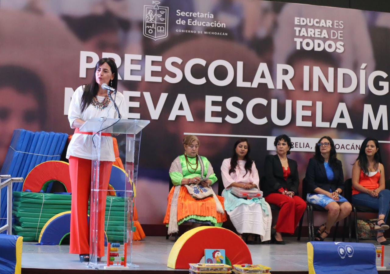 Entrega de materiales educativos a educación indígena