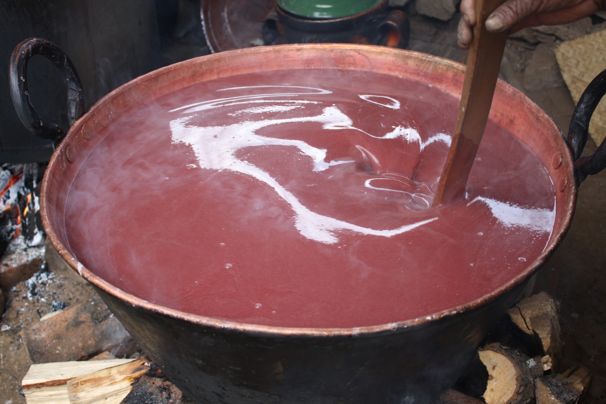 La similitud entre el: Api, la colada morada Andina y el atole de Tamarindo de Michoacán. Un reto para la política pública culinaria de los patrimonios intangibles La similitud entre el: Api, la colada morada Andina y el atole de Tamarindo de Michoacán. Un reto para la política pública culinaria de los patrimonios intangibles