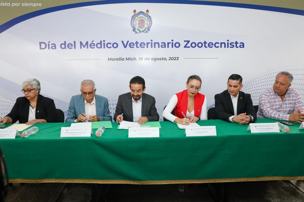 50 generaciones en Medicina Veterinaria y Zootecnia, con los valores nicolaitas: Yarabí Ávila 50 generaciones en Medicina Veterinaria y Zootecnia, con los valores nicolaitas: Yarabí Ávila