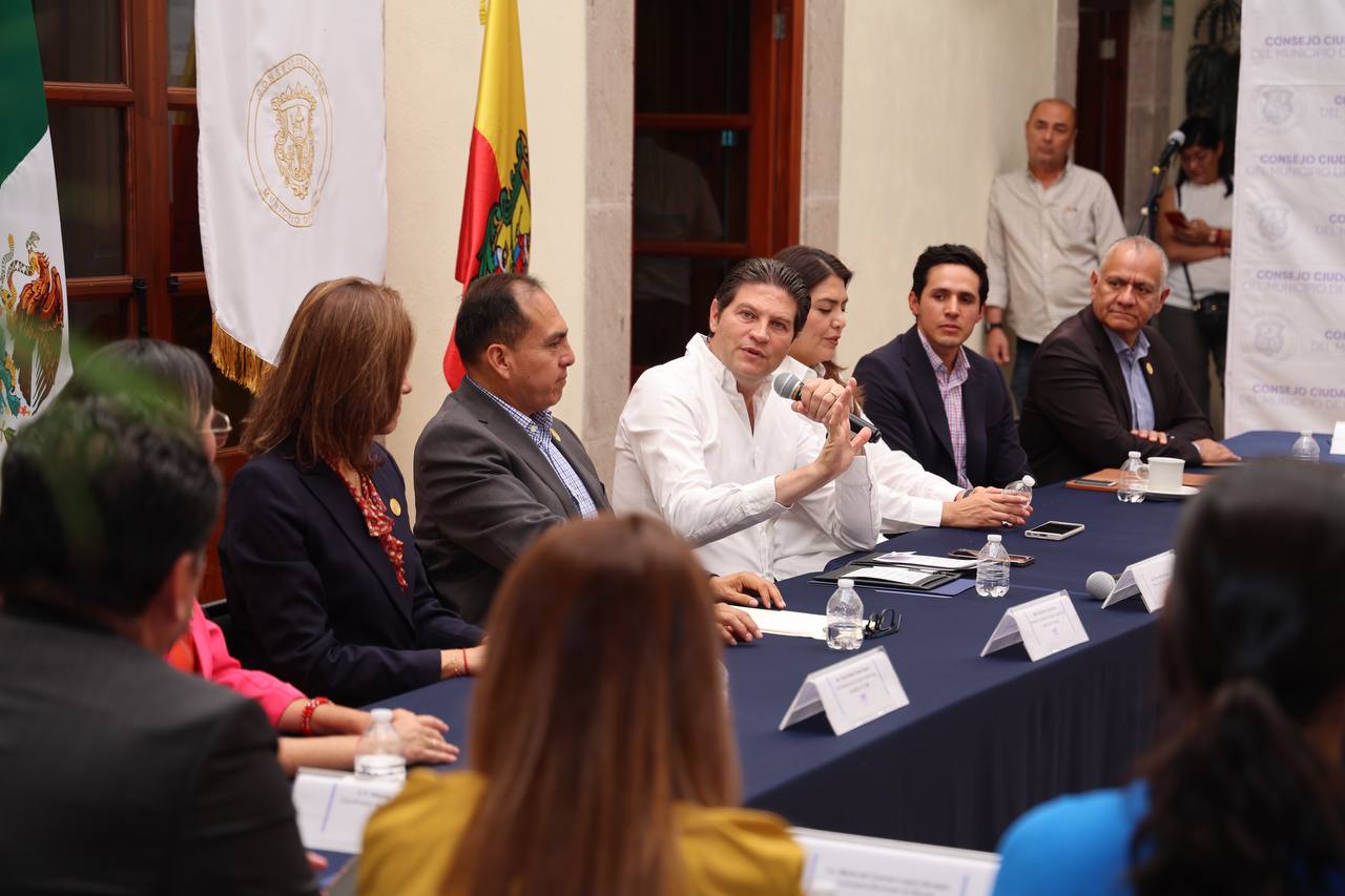 Debemos alzar la voz contra abusos policiales: Alfonso Martínez Debemos alzar la voz contra abusos policiales: Alfonso Martínez
