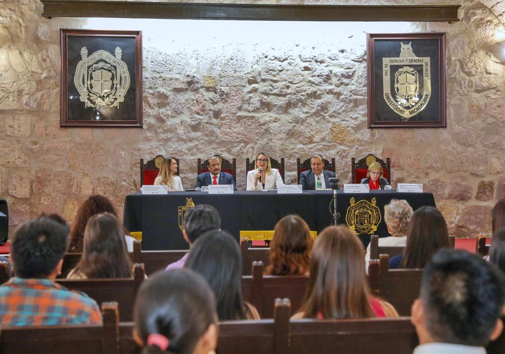 Reconoce UMSNH agenda animalista que impulsa la doctora Rosa María de la Torre Reconoce UMSNH agenda animalista que impulsa la doctora Rosa María de la Torre