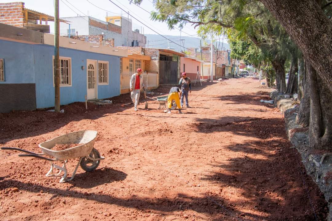 Avances de pavimentación de la calle Dr. José María Luis Mora en Tangancícuaro