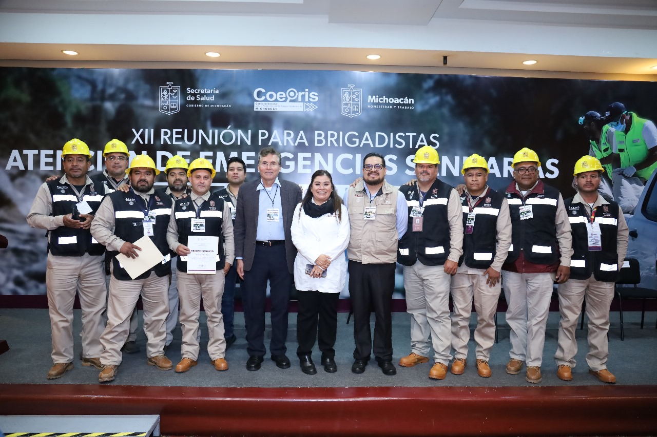 Reconocen a brigadistas michoacanos que auxiliaron a damnificados en Acapulco Reconocen a brigadistas michoacanos que auxiliaron a damnificados en Acapulco