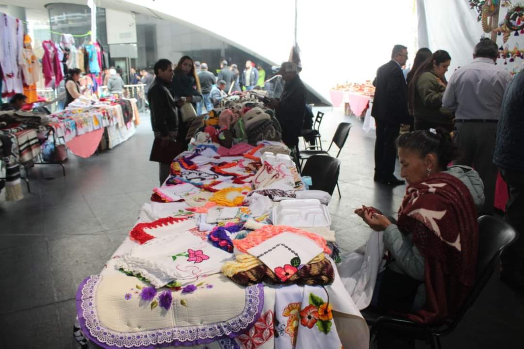 Tangancícuaro presente en encuentro turístico en el Senado de la República