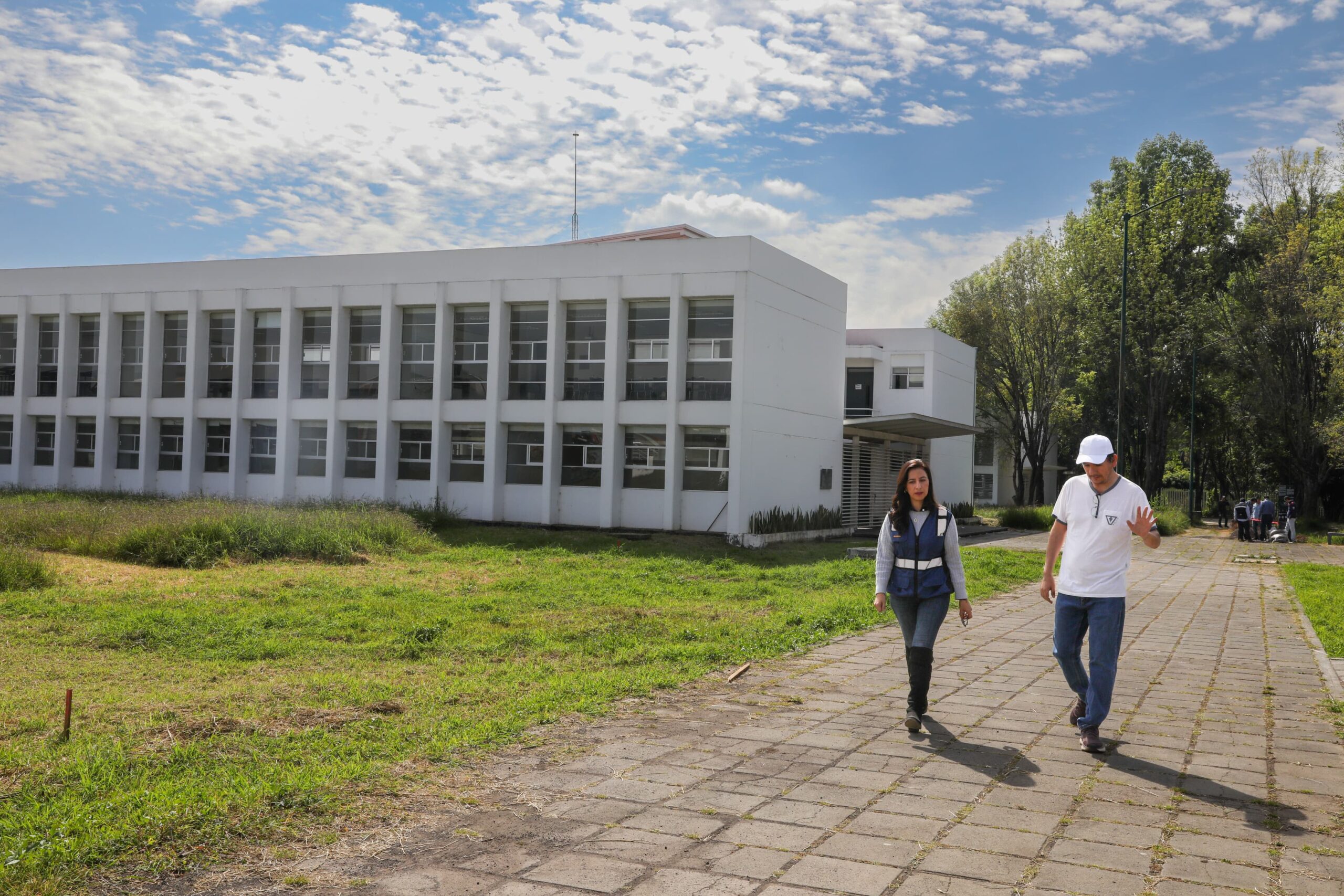 Más obras en la UMSNH; mejoran instalaciones de escuelas en Uruapan