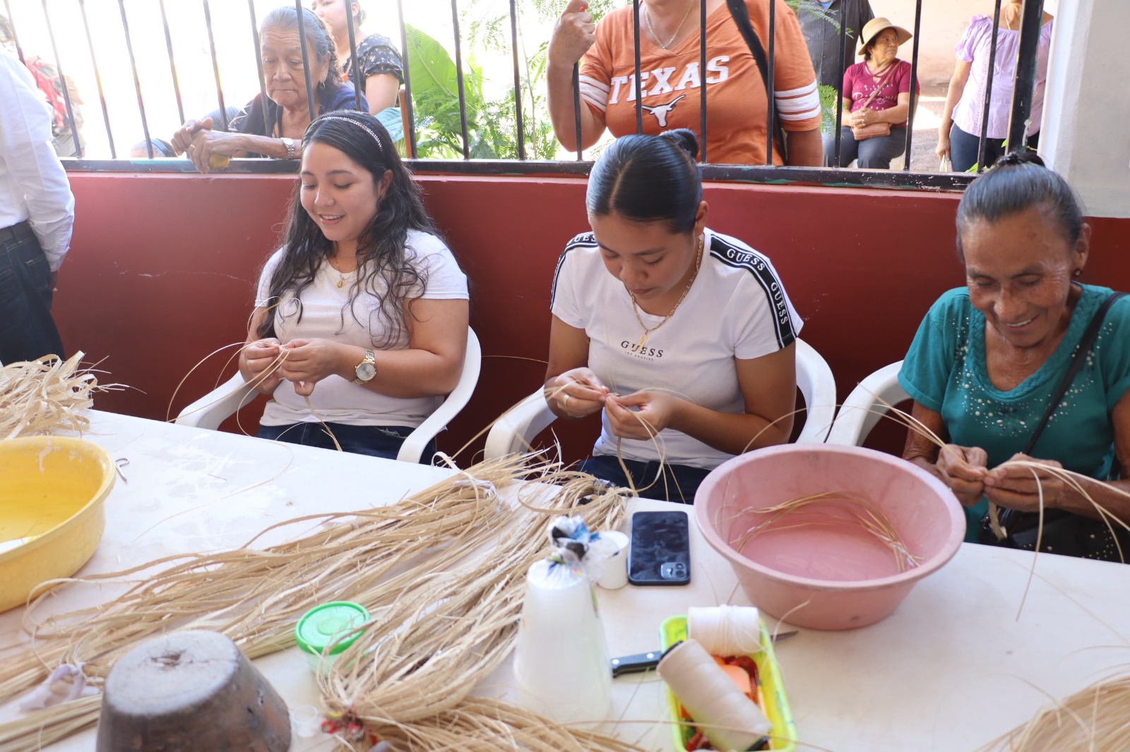 Proyectos productivos comunitarios fortalecen economía de mujeres michoacanas