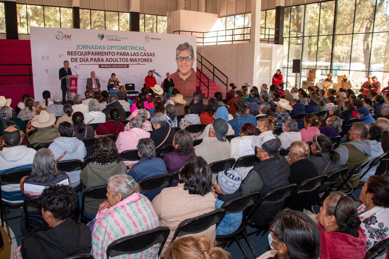 Entrega DIF Michoacán apoyos para estancias de adultos mayores