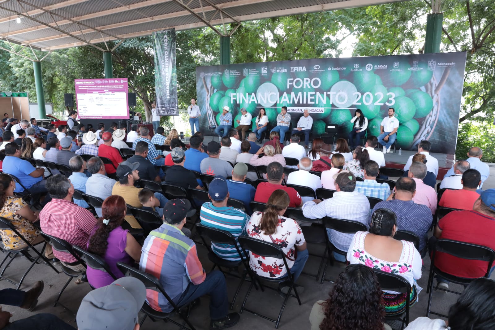 Acercarán opciones de financiamiento a productores del campo en Uruapan Acercarán opciones de financiamiento a productores del campo en Uruapan