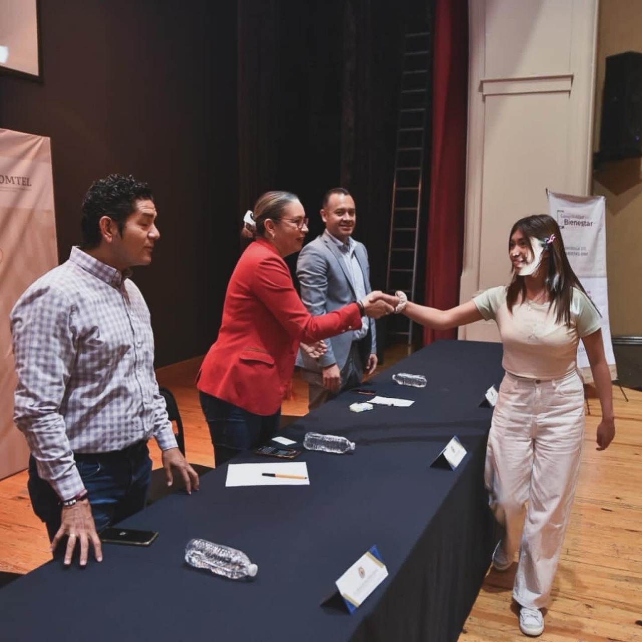 Cinco mil moradores de Casas del Estudiante de la UMSNH recibirán tarjetas SIM Cinco mil moradores de Casas del Estudiante de la UMSNH recibirán tarjetas SIM