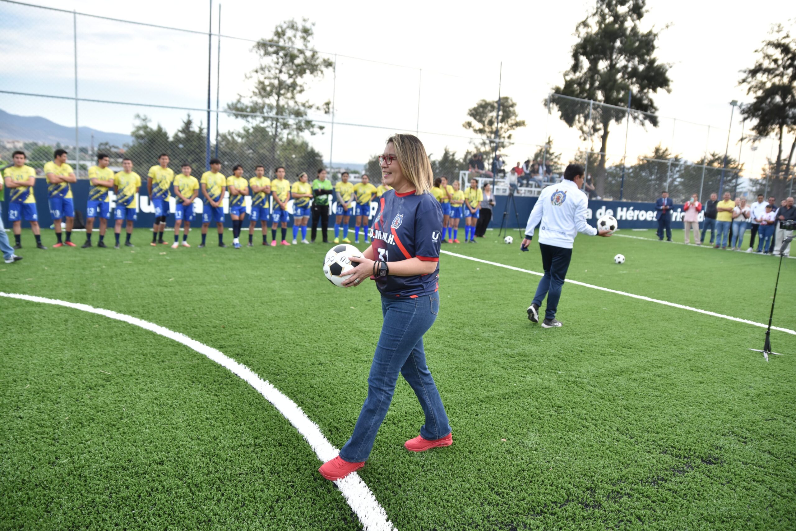 UMSNH estrena cancha de fútbol rápido