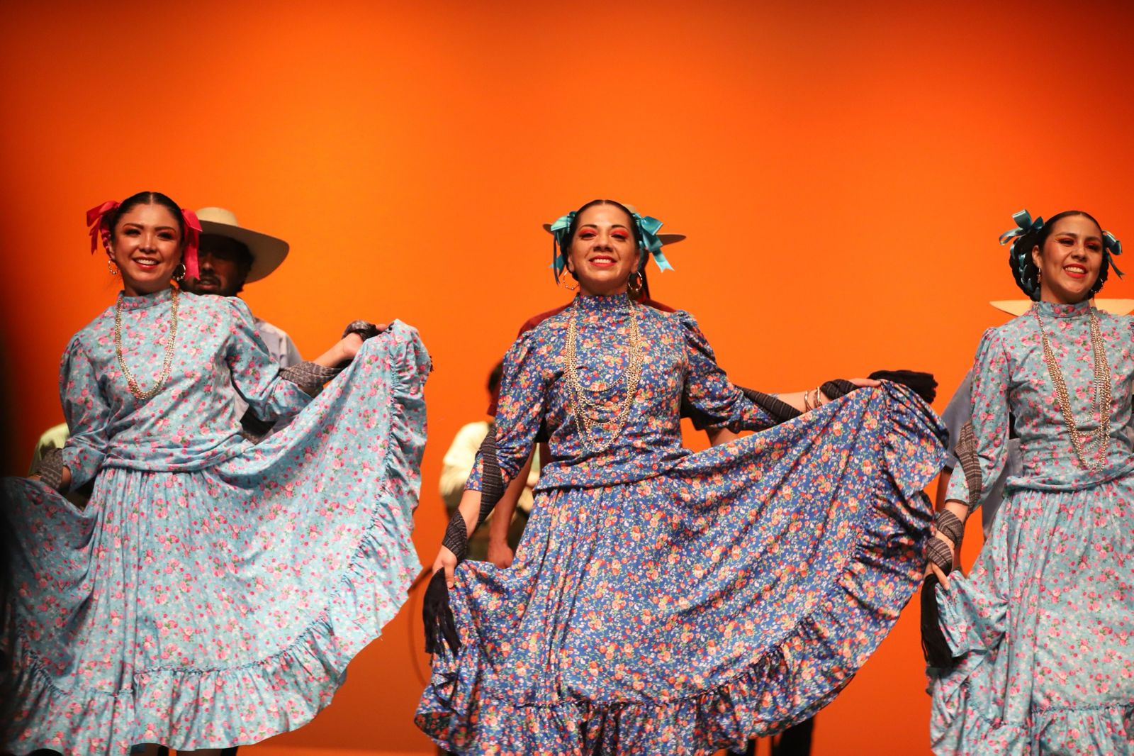 Cientos de familias viven la magia del Festival Folklórico de la SEE