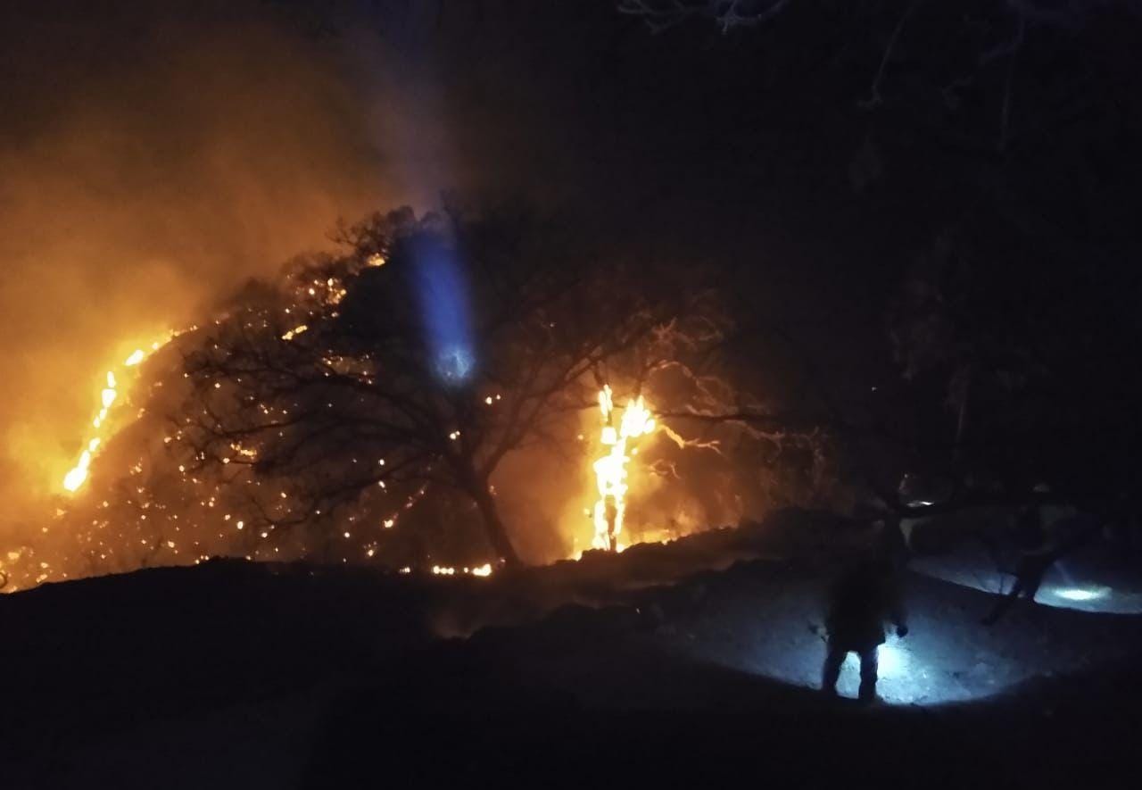 Brigadistas combaten incendios forestales en Morelia y La Huacana Brigadistas combaten incendios forestales en Morelia y La Huacana