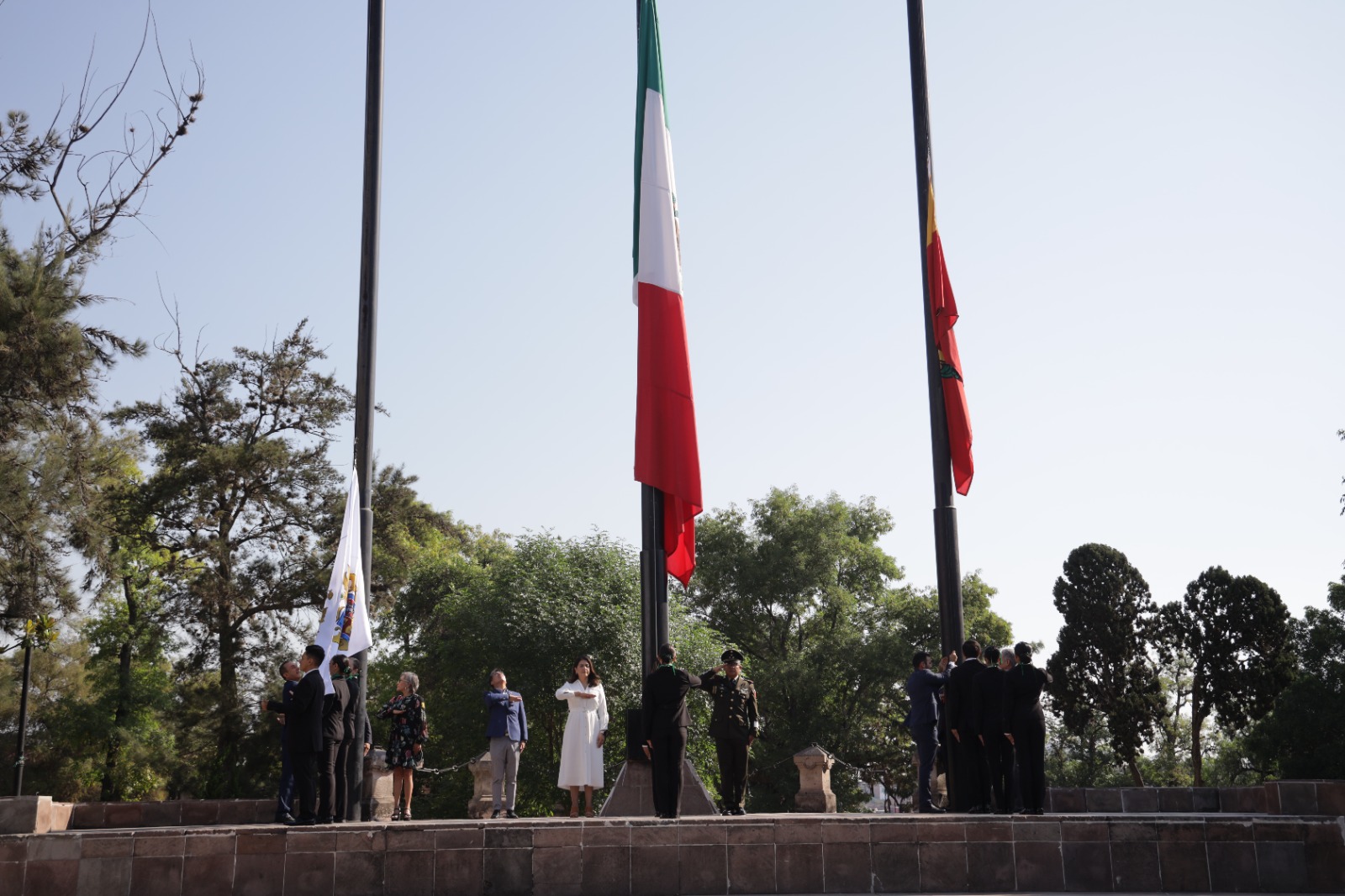 Con izamiento de Banderas inician festejos por 483 aniversario de Morelia