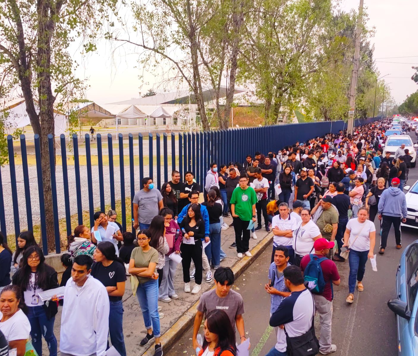 Aspirantes arriban a Ciudad Universitaria desde temprana hora