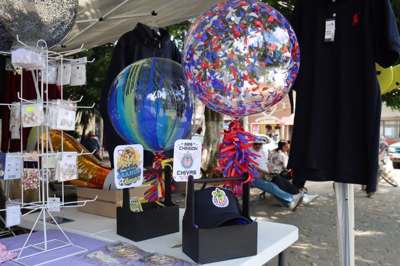 Exitosa feria de la mujer emprendedora en Tangancícuaro