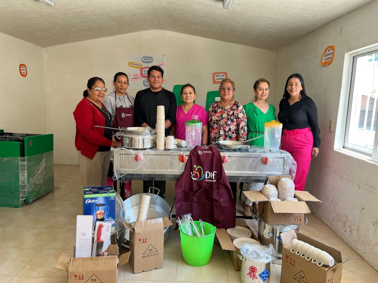 DIF Tangancícuaro entrega comedor en la primaria Lázaro Cárdenas