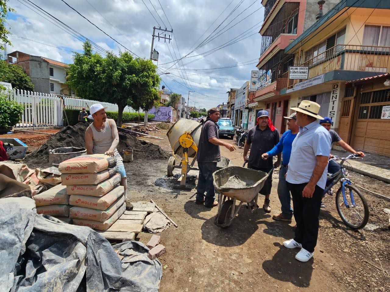 Presidente de Tangancícuaro supervisa obra