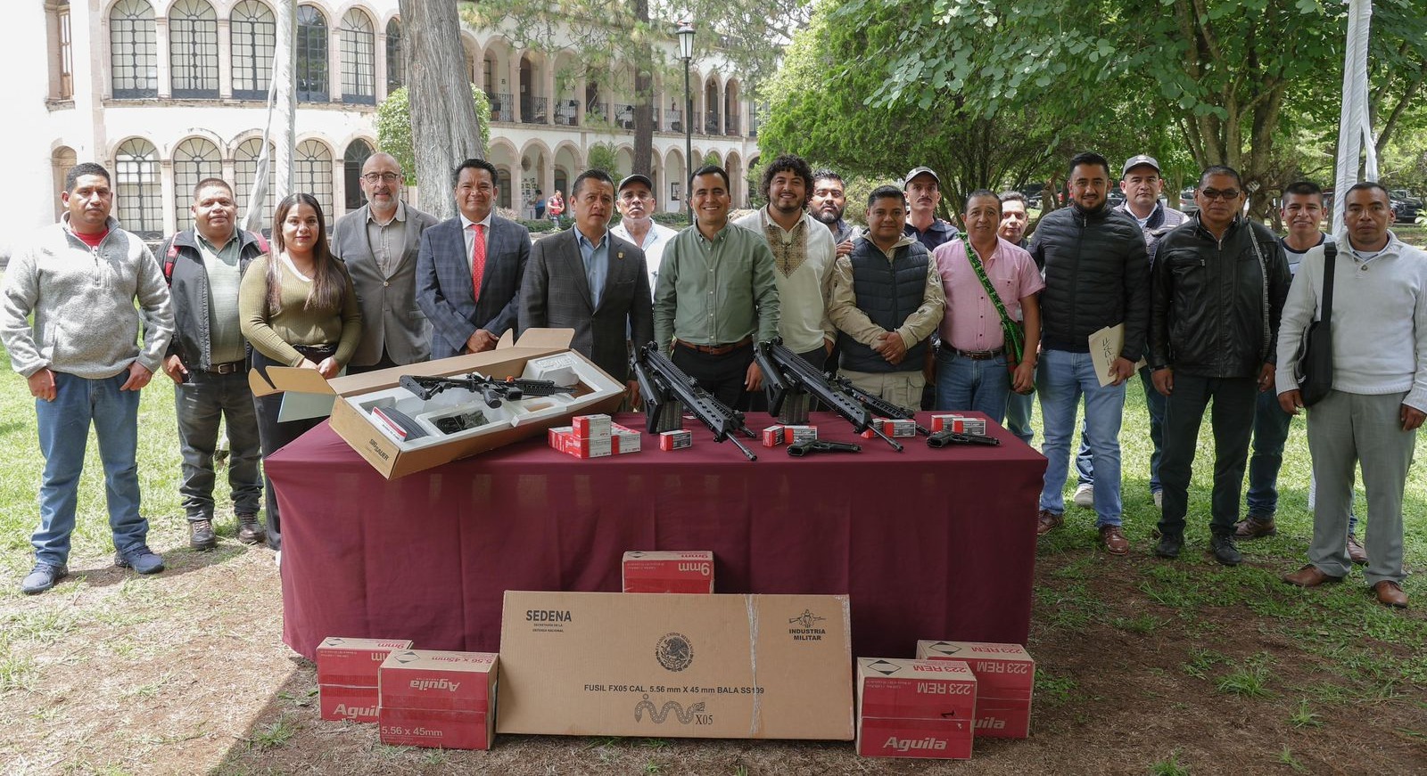 Entrega Gobierno de Michoacán armas y equipos a comunidades indígenas con certificación ante Sedena