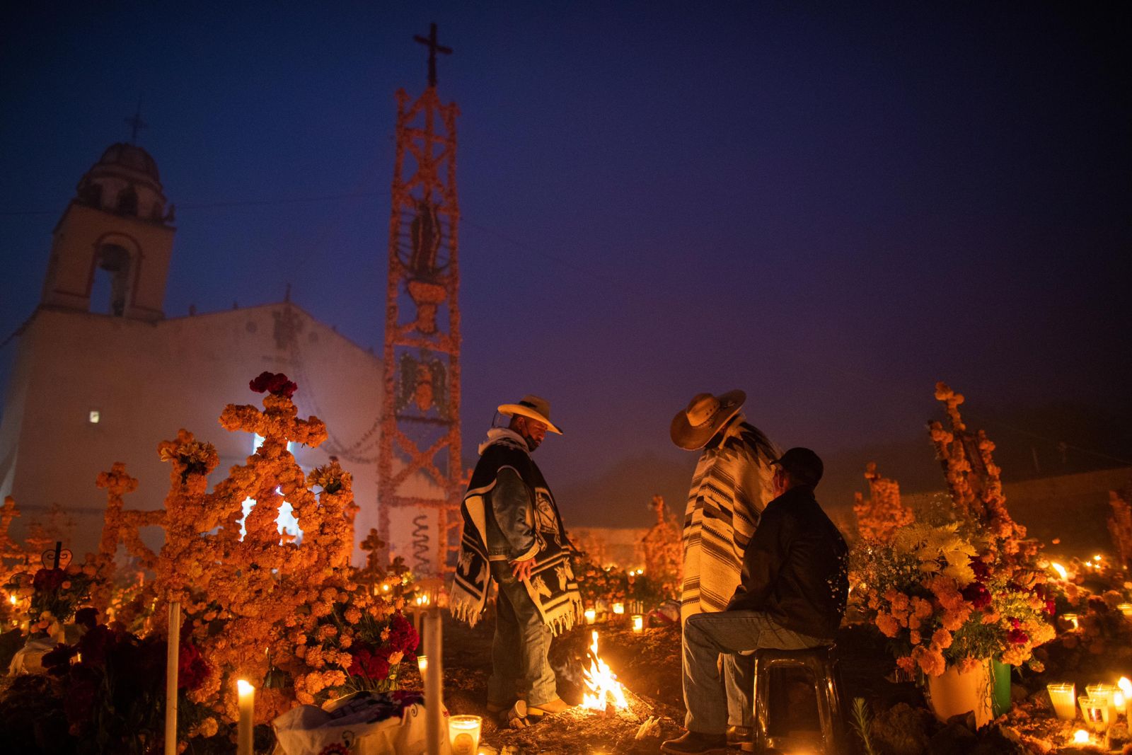 Vive la ancestral celebración de Noche de Muertos en estas localidades de Michoacán