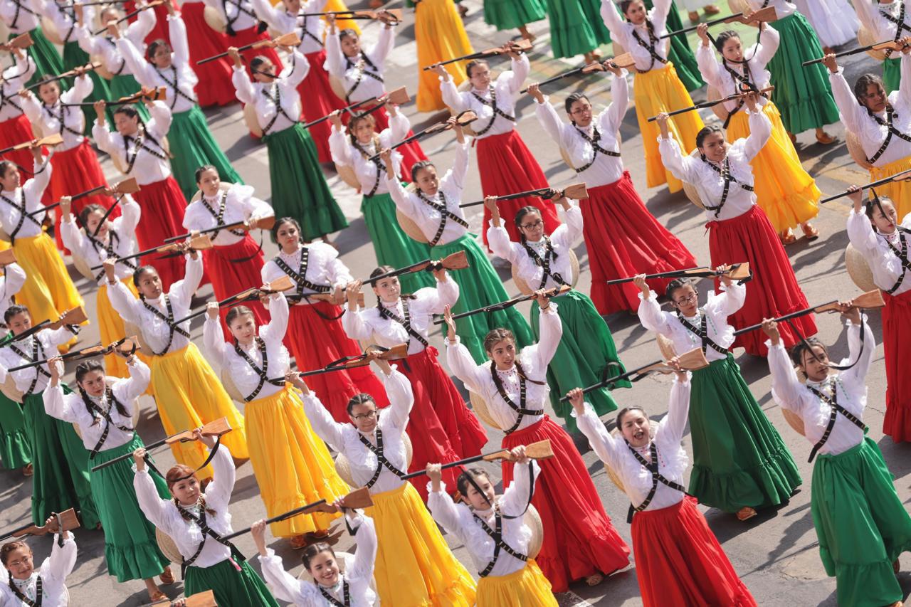 Asiste ARB al desfile por el 114 Aniversario del Inicio de la Revolución Mexicana