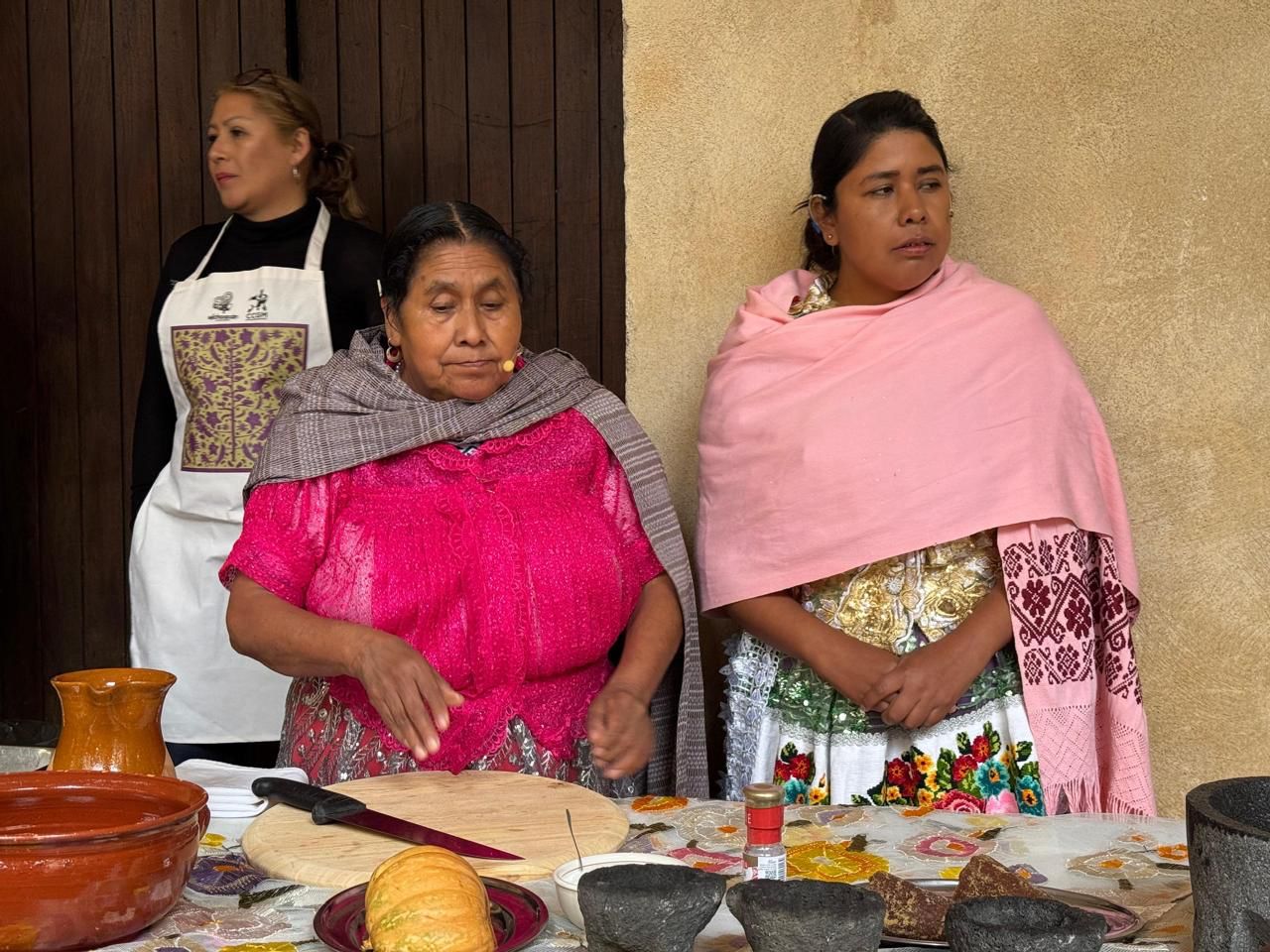 Cocineras tradicionales de Michoacán comparten sus sabores y saberes en Italia