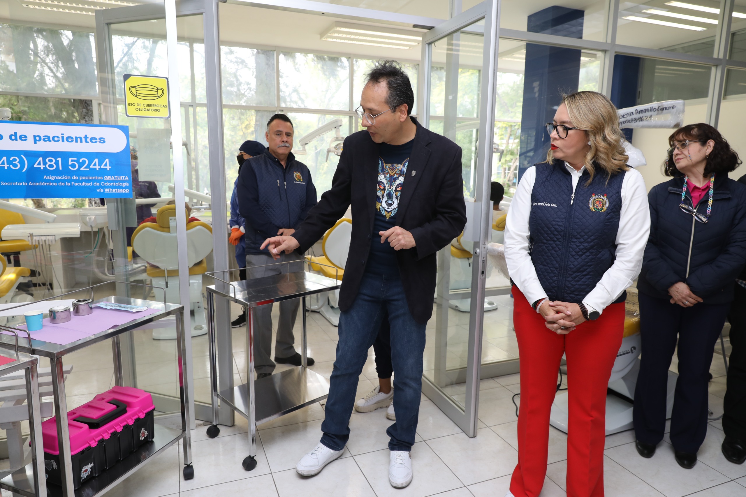 Yarabí Ávila entrega equipamiento a la Facultad de Odontología; se fortalece preparación de las y los estudiantes