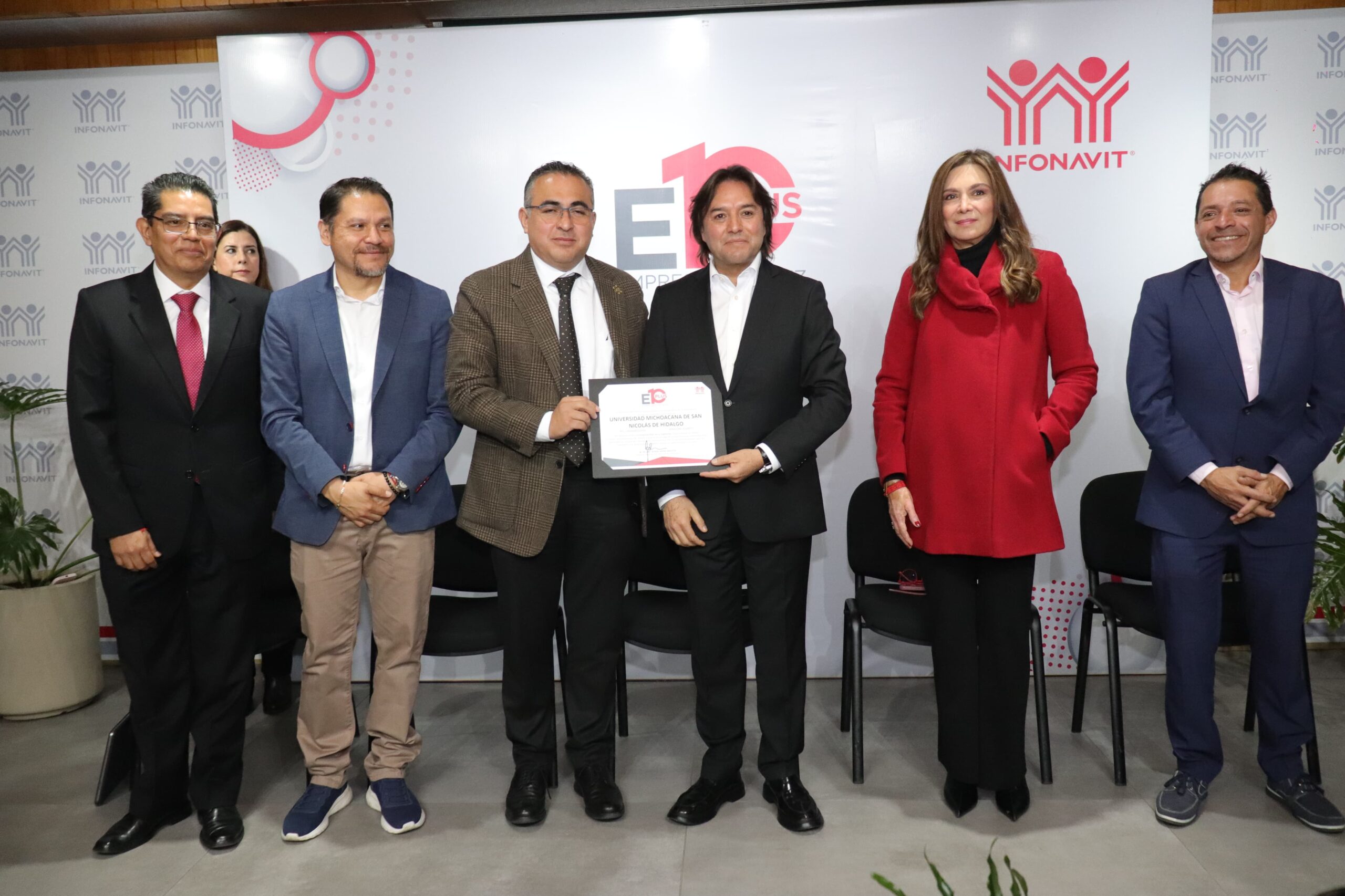 UMSNH cumple con sus pagos al Infonavit; Universidad Michoacana recibe galardón como Empresa de 10 Plus