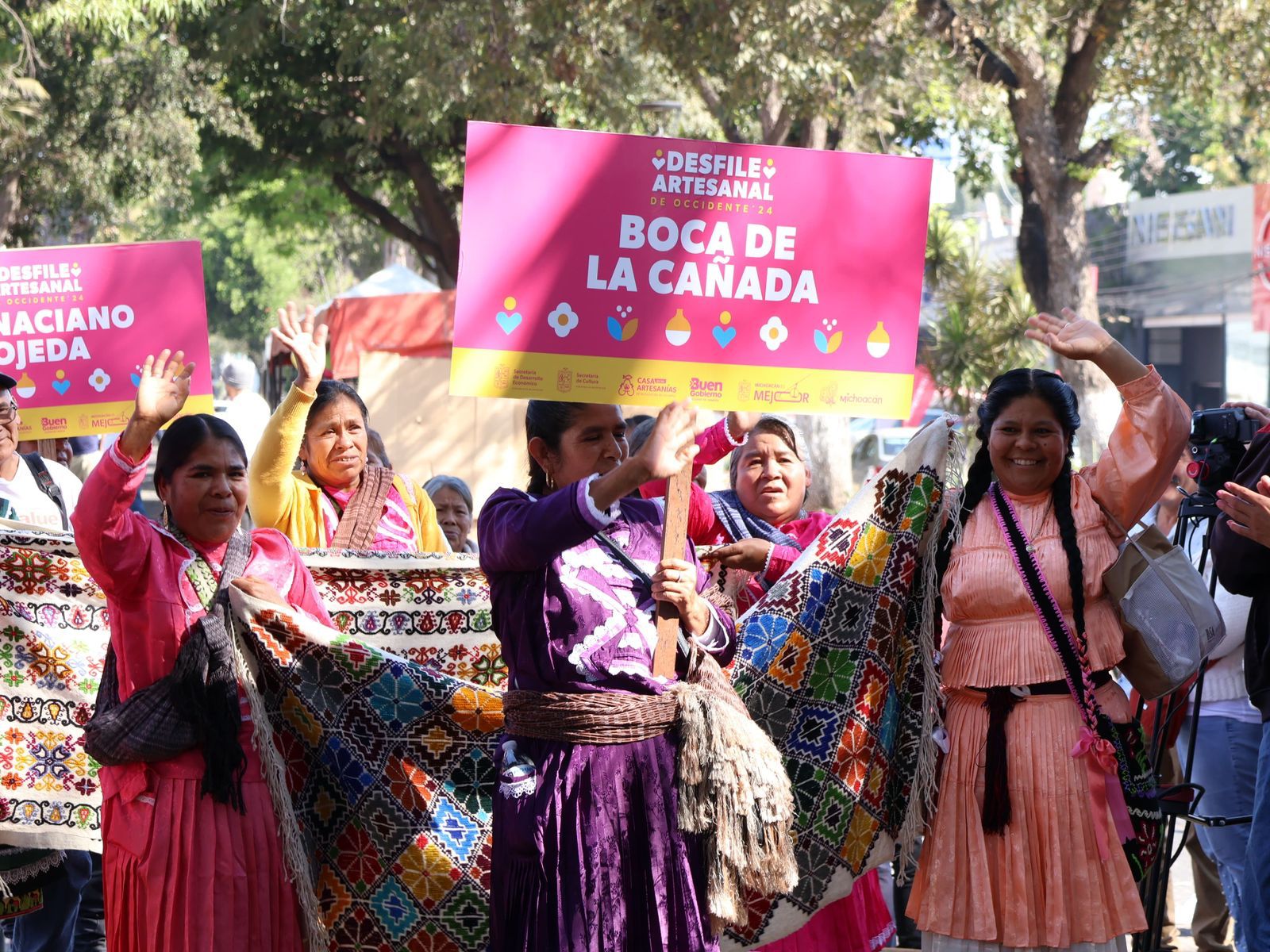 Más de 700 artesanos participan en desfile inaugural del Tianguis de Occidente