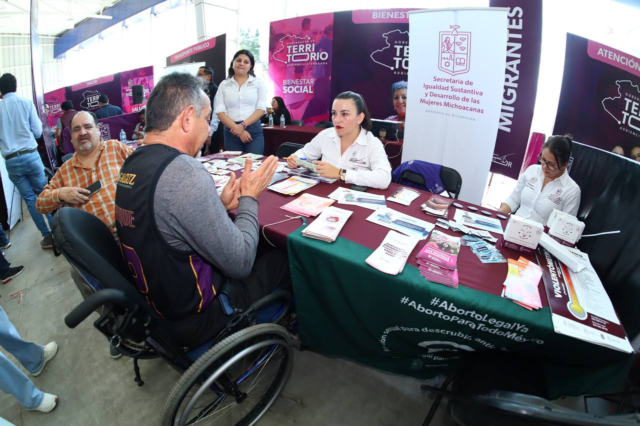 Acerca Sedebi programas del Bienestar a familias de Sahuayo