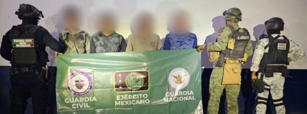 Agentes federales y estatales aseguran a 4 hombres en Apatzingán