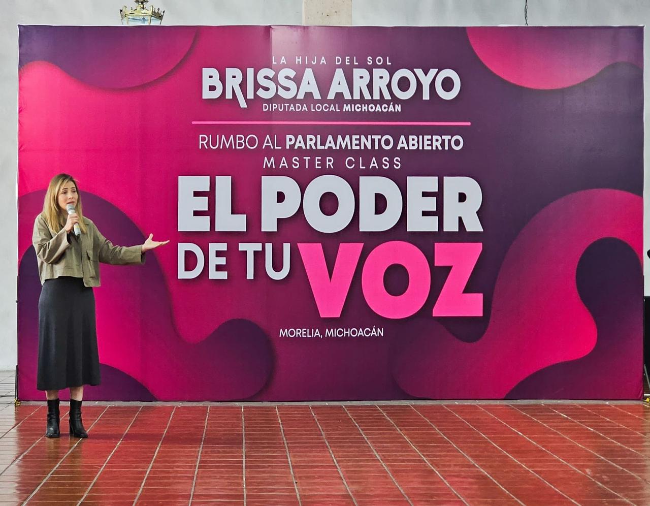 Rumbo al Parlamento Abierto, organiza Brissa Arroyo el taller “El Poder de tu voz”