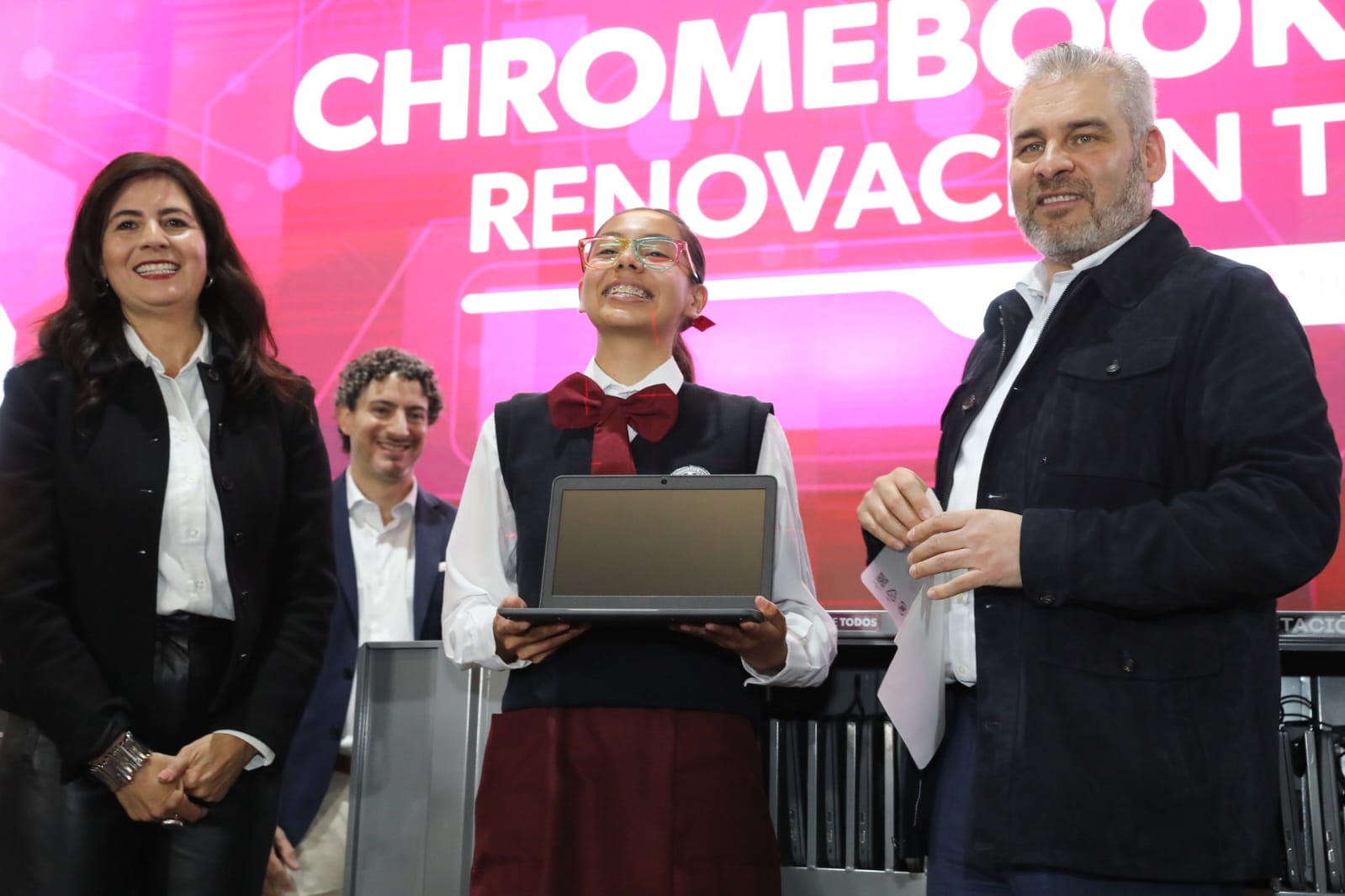 6 mil chromebooks en beneficio de 80 mil alumnos de Michoacán 6 mil chromebooks en beneficio de 80 mil alumnos de Michoacán
