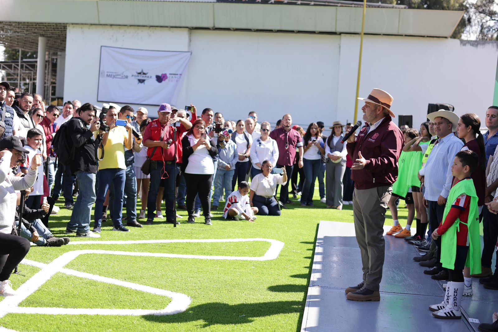 Canchas de futbol, infraestructura para la paz: ARB