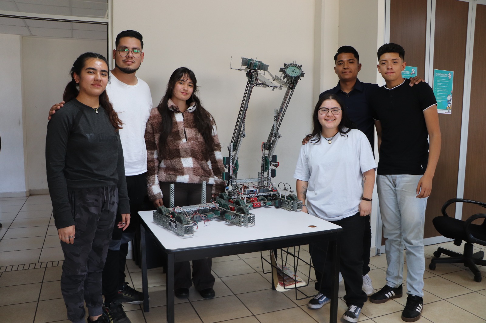 Estudiantes de UTM buscan pase a Mundial de Robótica