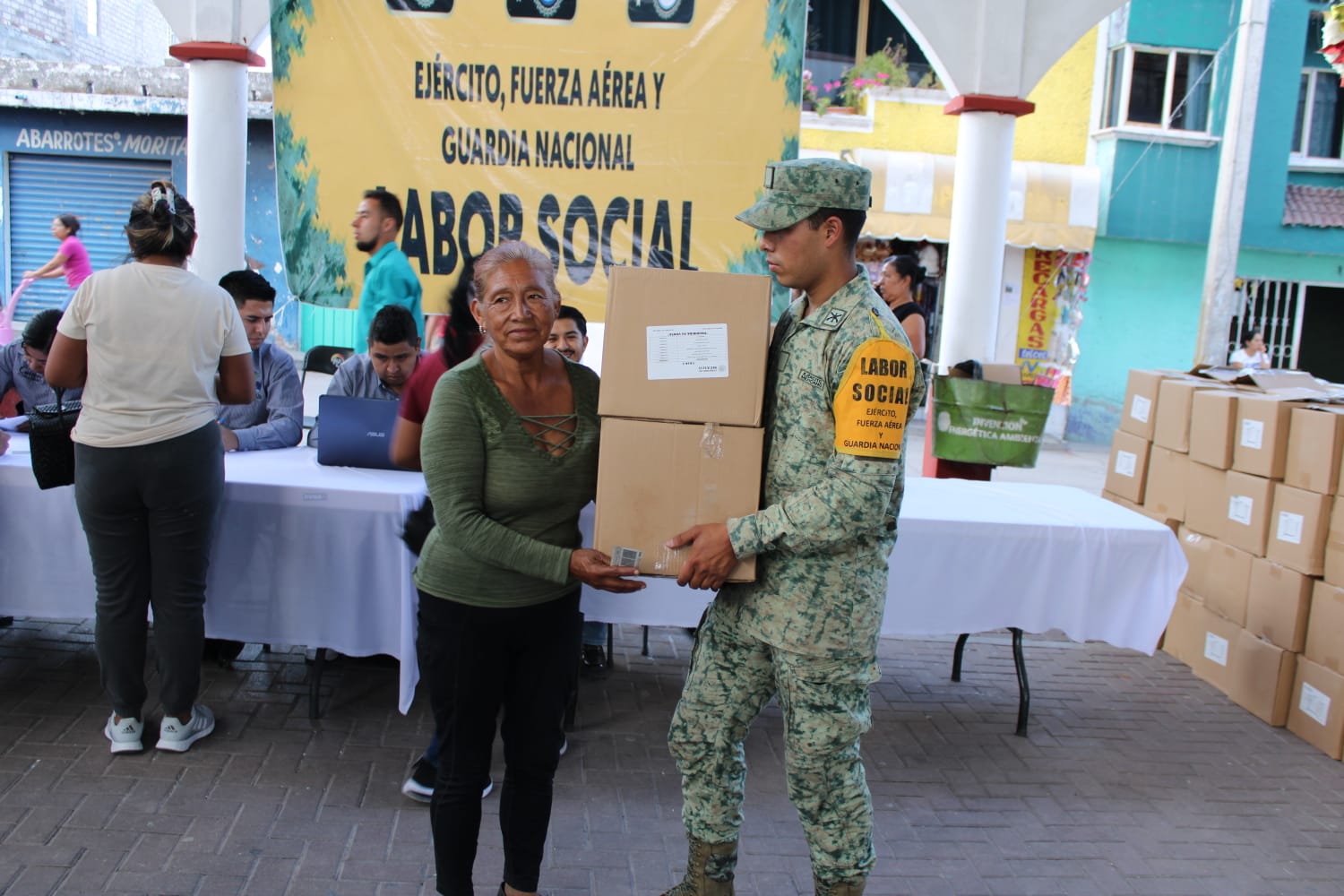 Ejército Mexicano y la GN realizan actividades de labor social en Cuizeo