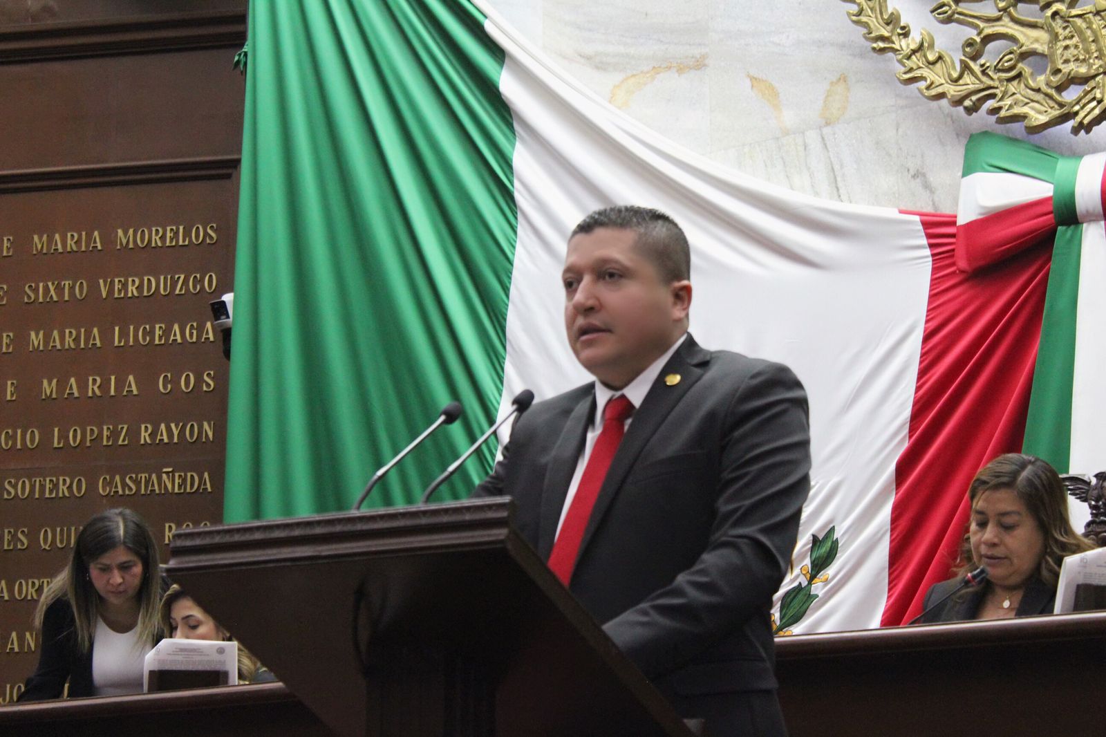 Ante el pleno, Vicente Gómez presentó iniciativas a favor del medio ambiente, en defensa de los animales y para la creación de un banco de alimentos estatal Ante el pleno, Vicente Gómez presentó iniciativas a favor del medio ambiente, en defensa de los animales y para la creación de un banco de alimentos estatal