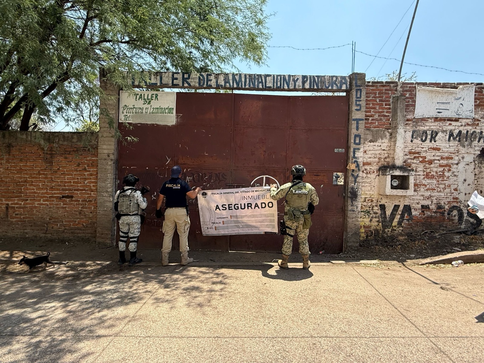 En cateo realizado en Penjamillo, asegura FGE taller mecánico relacionado en conductas ilícitas y detiene a una persona