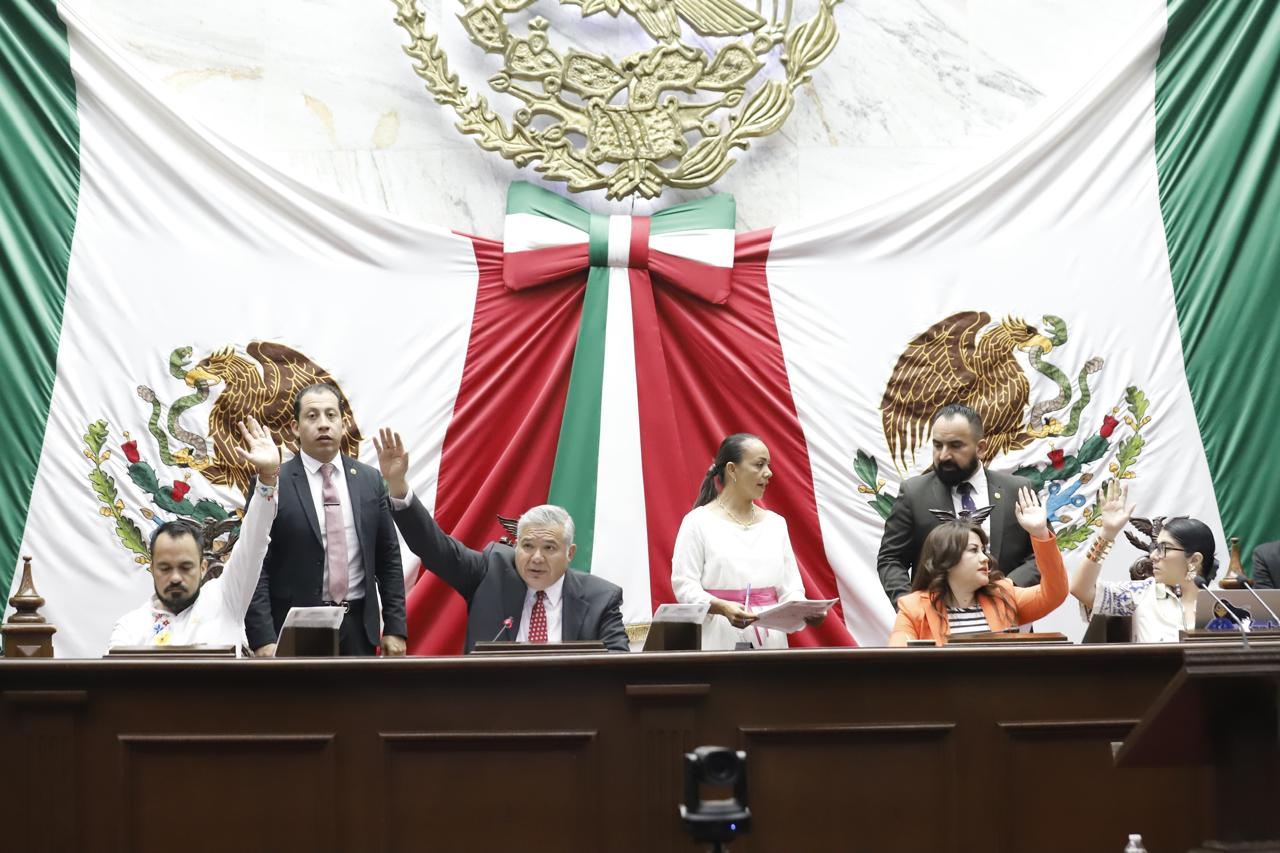 Reconoce 76 Legislatura el término Gobernadora en Constitución Michoacana Reconoce 76 Legislatura el término Gobernadora en Constitución Michoacana