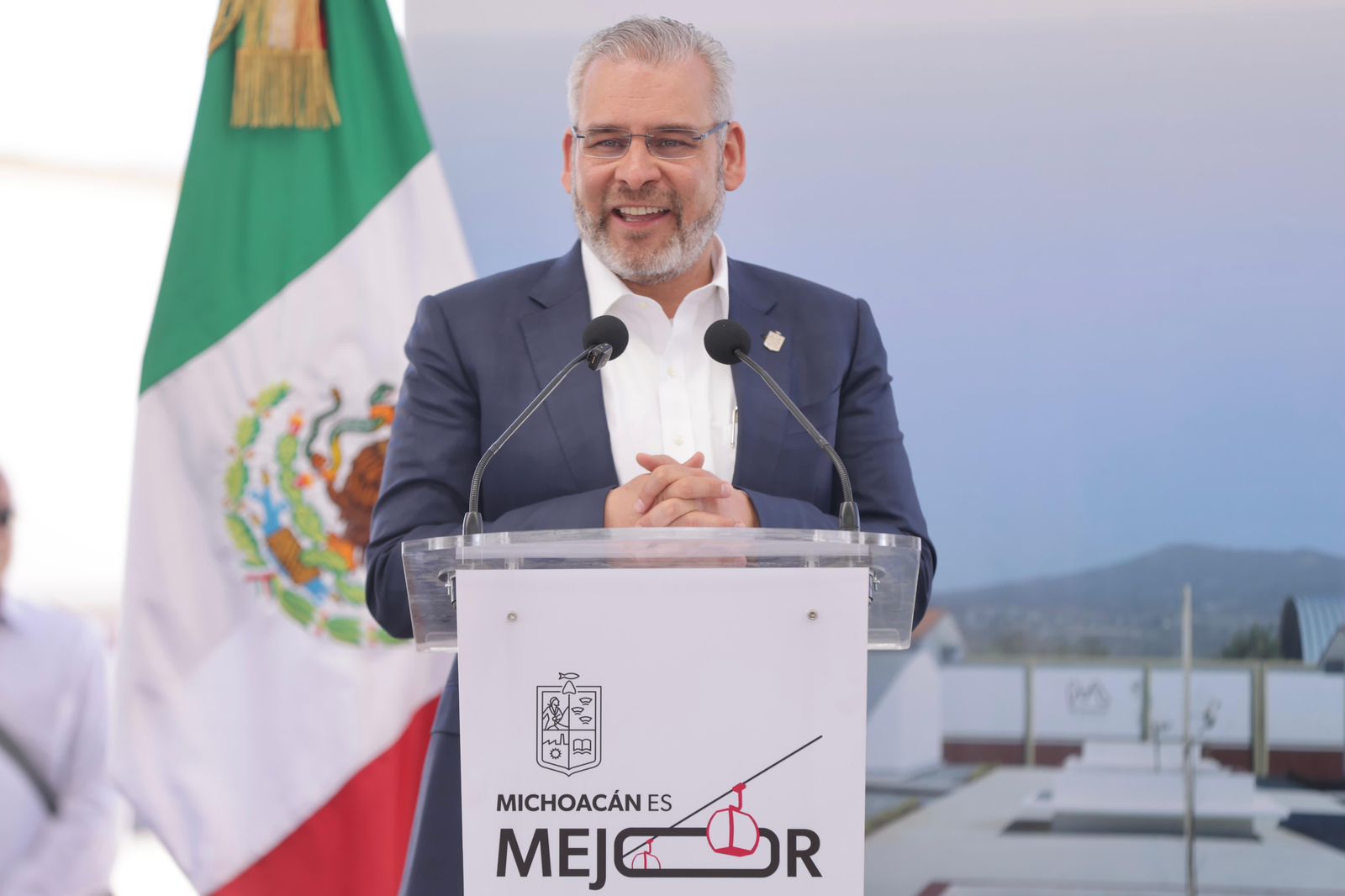 El 99.9 % de los docentes michoacanos recibe pago con tarjeta: ARB El 99.9 % de los docentes michoacanos recibe pago con tarjeta: ARB